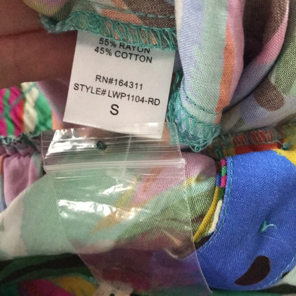 NEW Palms Away Tropical Romper. Small - Picture 8 of 8